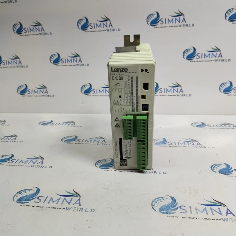 Lenze 33.8201_E Servo Drive. SERVO AC DRIVE