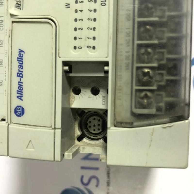 Allen-Bradley MicroLogix 1200 PLC 1762-L40BWA with 1762 Expansion Output Module thumbnail 4